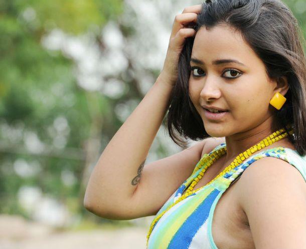 Shweta Basu Prasad Never Seen Leaked Photos Collections!