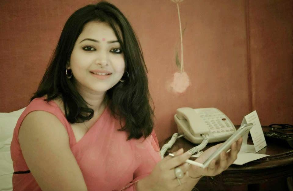 Shweta Basu Prasad Never Seen Leaked Photos Collections!