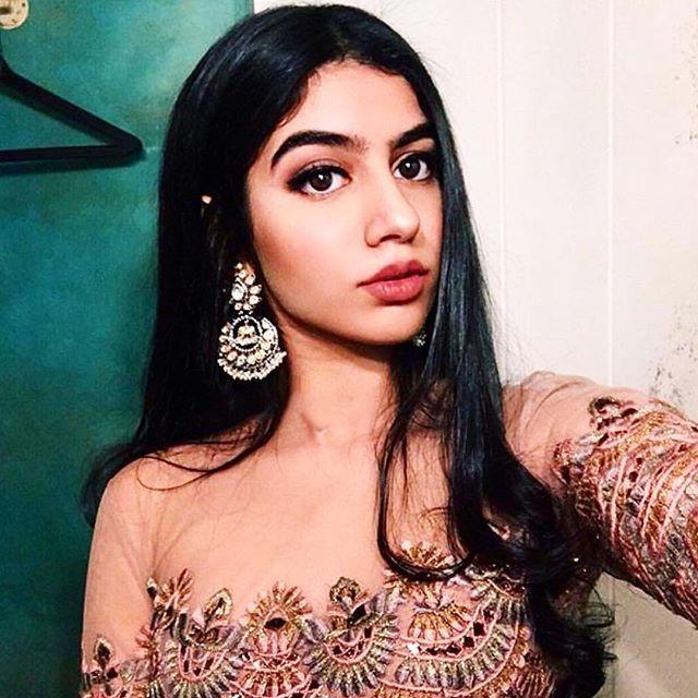 Sridevi's Daughter Jhanvi Kapoor Rare & Unseen Photos