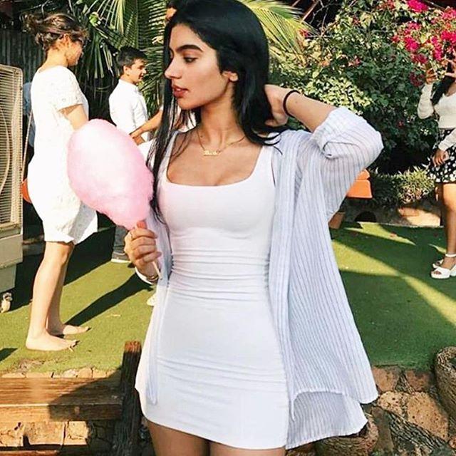 Sridevi's Daughter Jhanvi Kapoor Rare & Unseen Photos