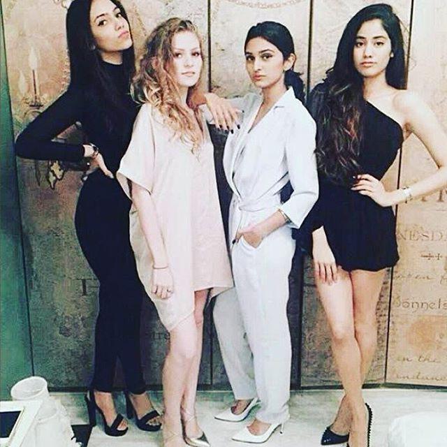 Sridevi's Daughter Jhanvi Kapoor Rare & Unseen Photos