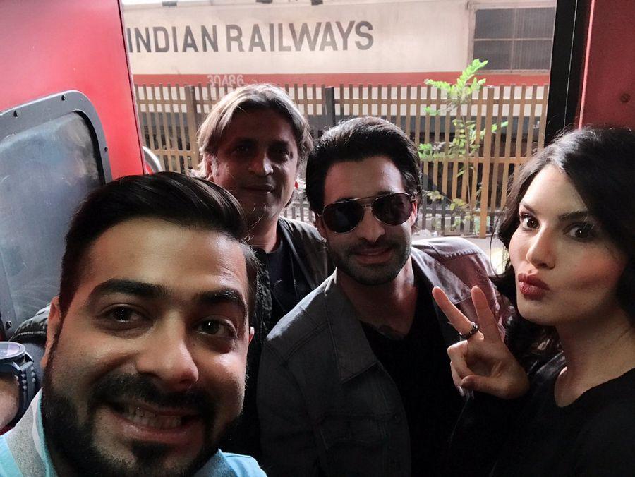 Sunny Leone Thrilled During Promotions Raees On Rail Photos