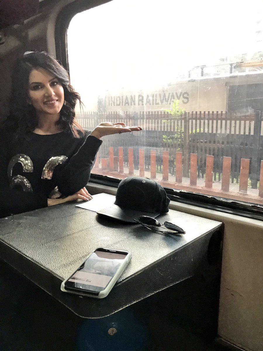 Sunny Leone Thrilled During Promotions Raees On Rail Photos