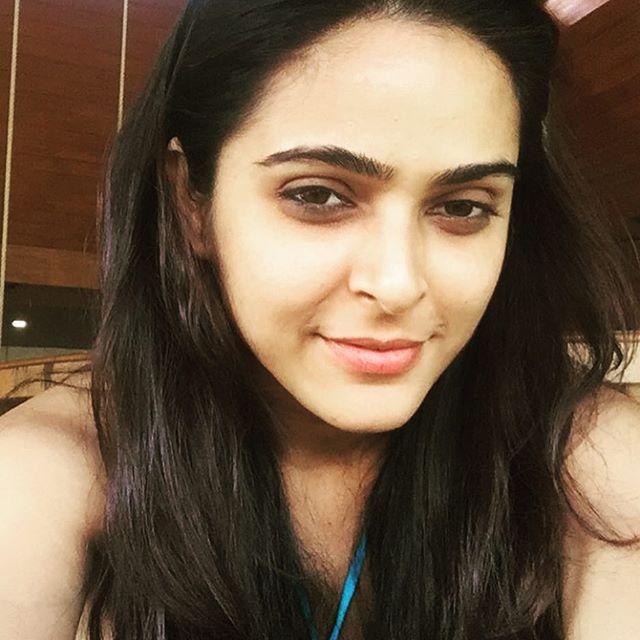 TV Actress Madhurima Tuli Personal Real Life Hot Photos