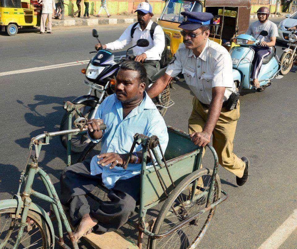 The Most Inspiring Photos That Prove Humanity Is Still Alive in India