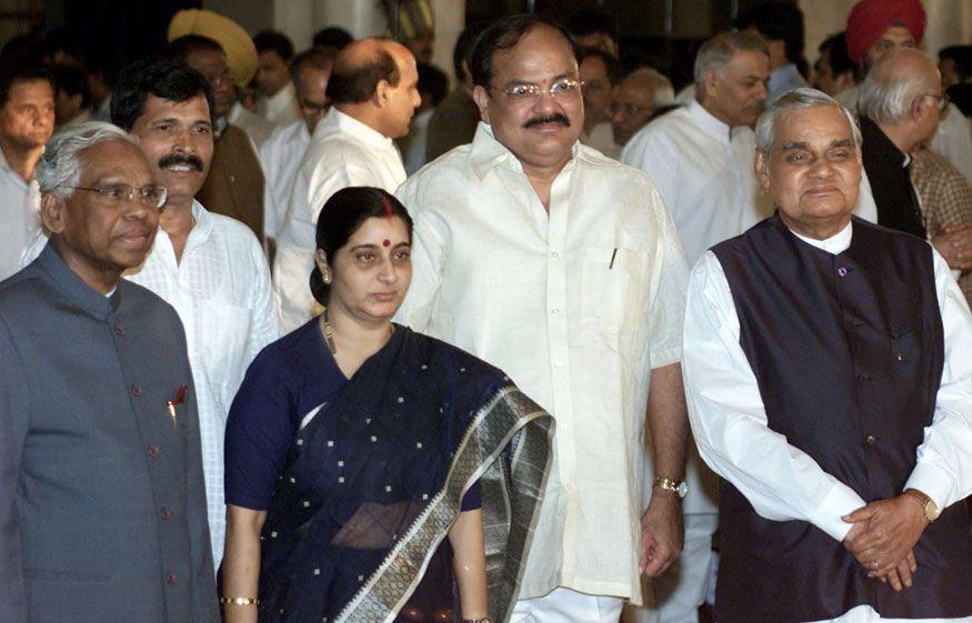 Unseen Photos: Atal Bihari Vajpayee with Indian Political Leaders