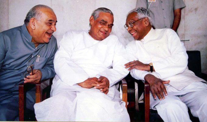 Unseen Photos: Atal Bihari Vajpayee with Indian Political Leaders