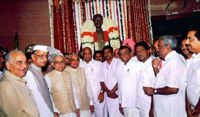 Unseen Photos: Atal Bihari Vajpayee with Indian Political Leaders