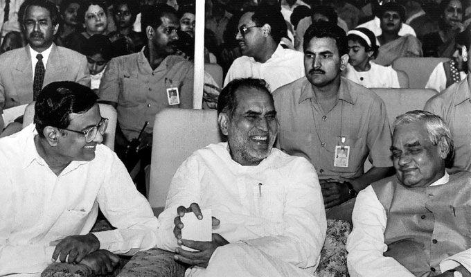 Unseen Photos: Atal Bihari Vajpayee with Indian Political Leaders