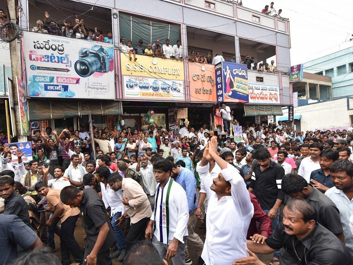 YS Jagan Continuous Padayatra In Rain Photos