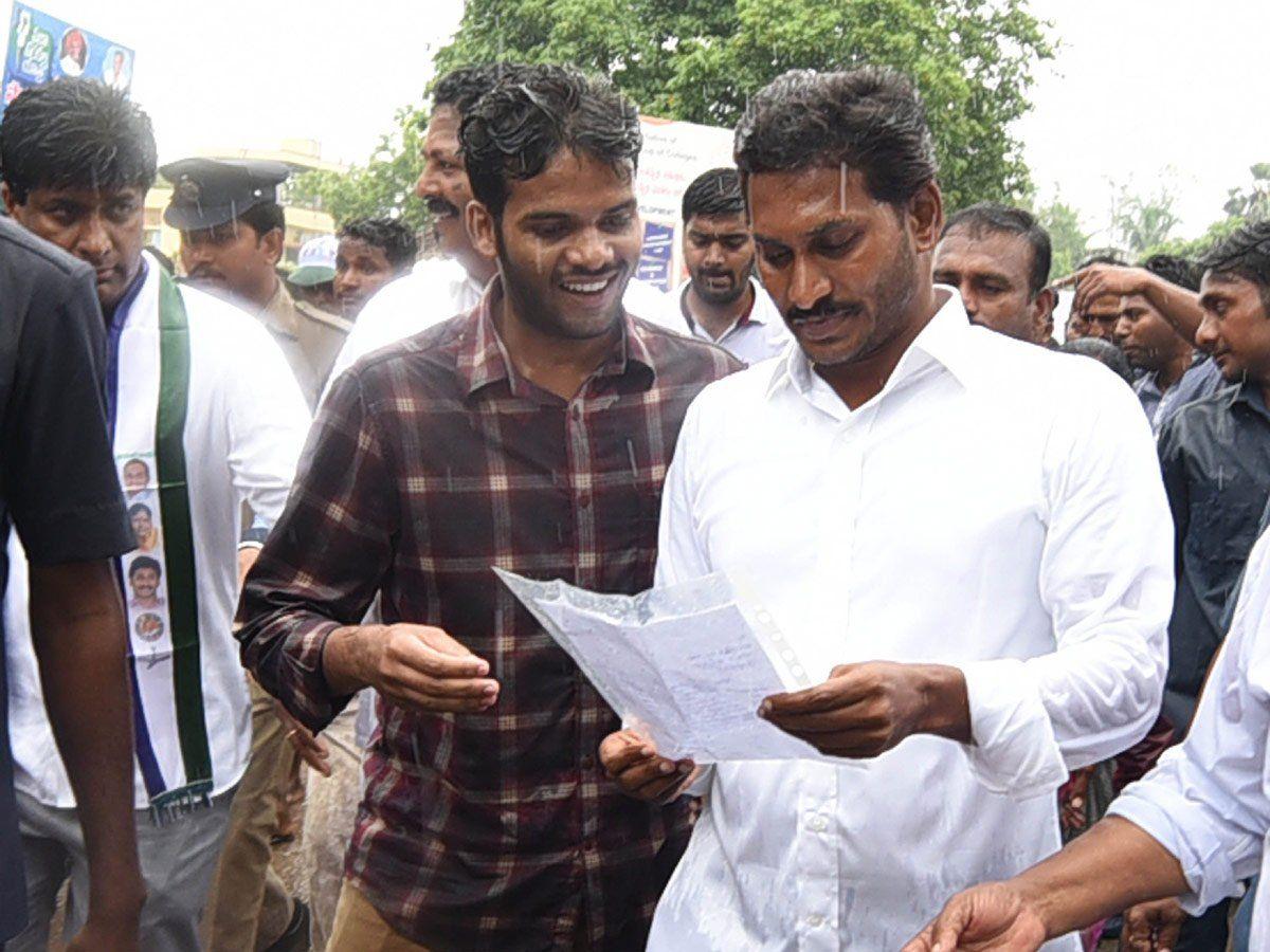 YS Jagan Continuous Padayatra In Rain Photos