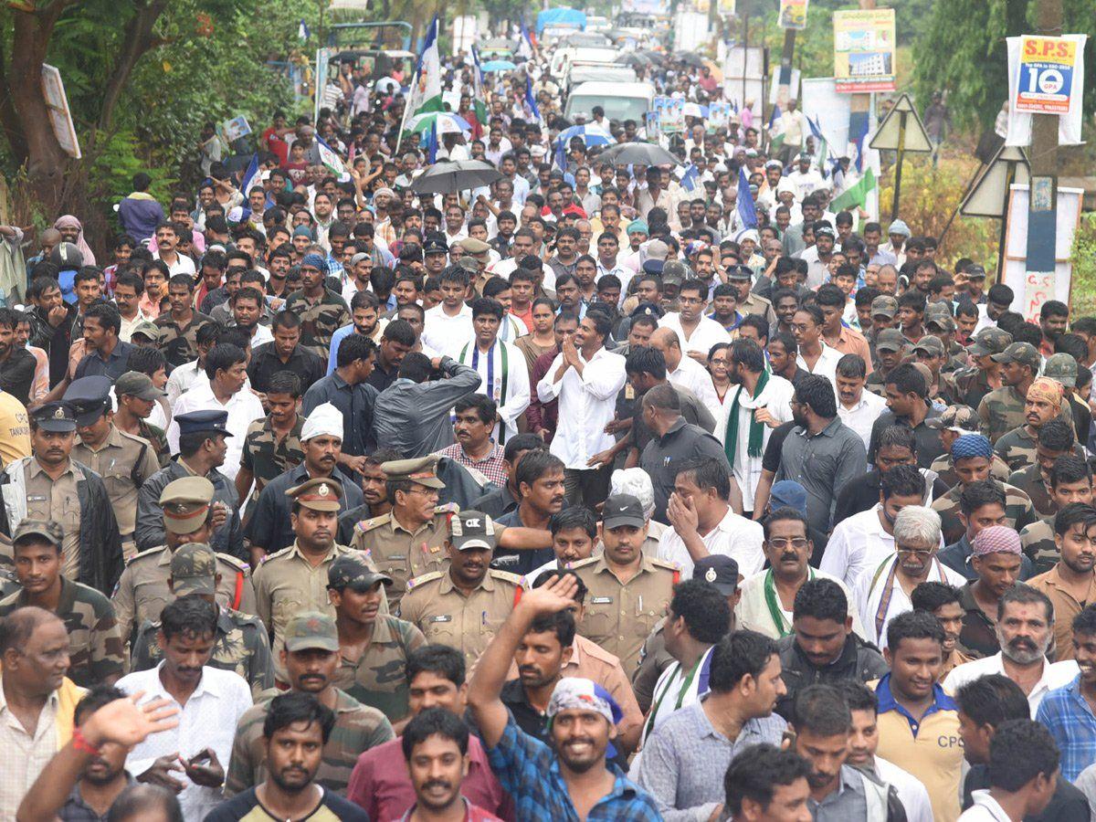 YS Jagan Continuous Padayatra In Rain Photos