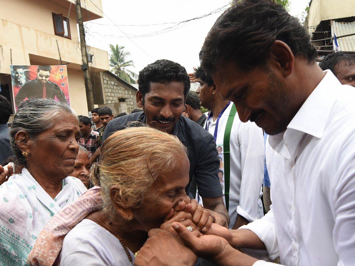 YS Jagan Continuous Padayatra In Rain Photos