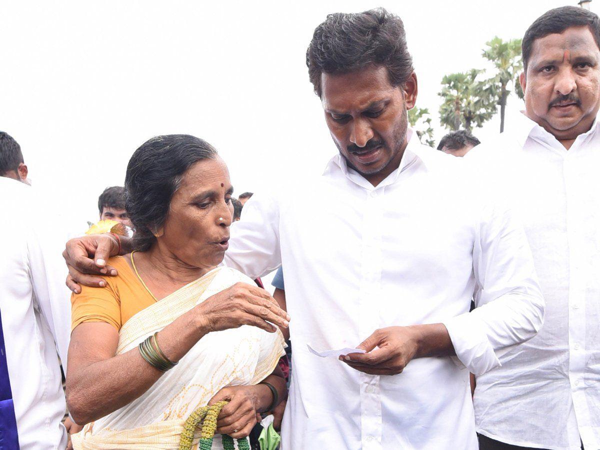 YS Jagan Continuous Padayatra In Rain Photos