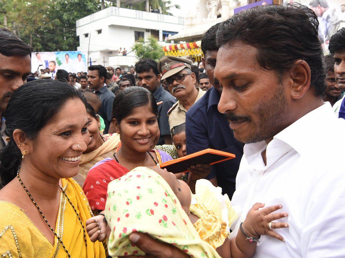 YS Jagan Continuous Padayatra In Rain Photos