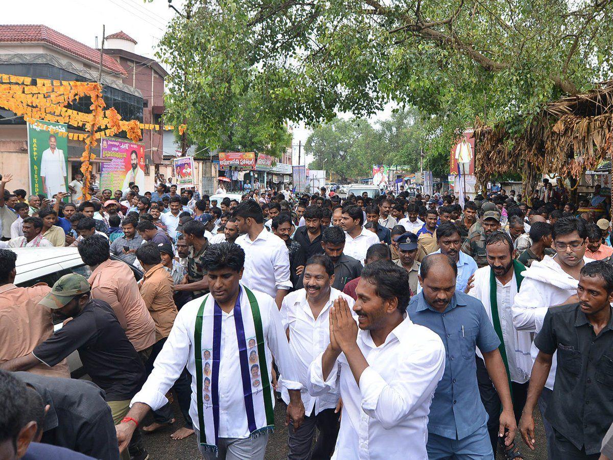 YS Jagan Continuous Padayatra In Rain Photos