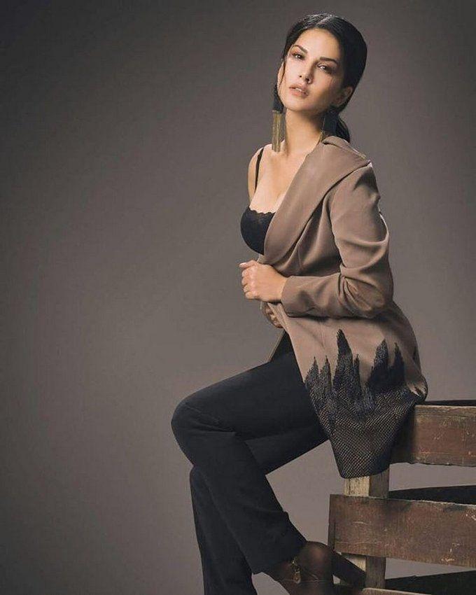 Actress Sunny Leone's Latest Photoshoot Unseen Pics