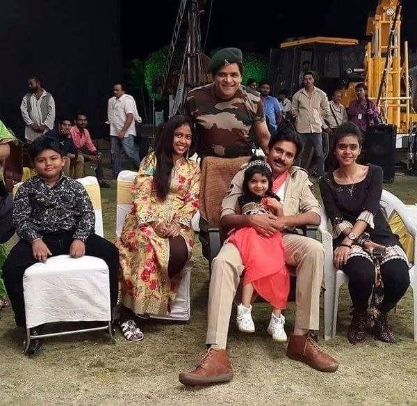 Ali Family with Pawan Kalyan on sets of Sardaar Gabbar Singh