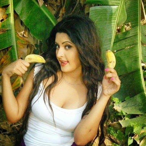 Bangladesh Actress Pori Moni Rare & Unseen Photos