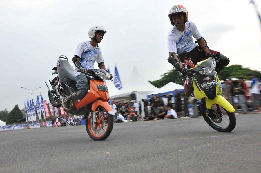 Bike Stunting Photos