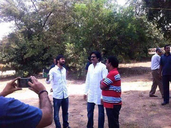 Pawan Kalyan Rare Photos with Fans Pics