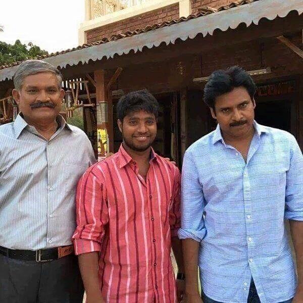 Pawan Kalyan Rare Photos with Fans Pics