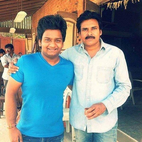 Pawan Kalyan Rare Photos with Fans Pics