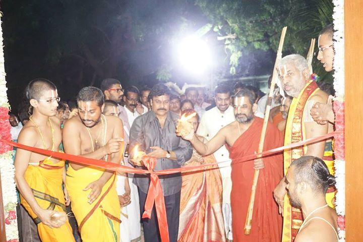 Jagan meets Chiranjeevi at Shastipoorthi Photos