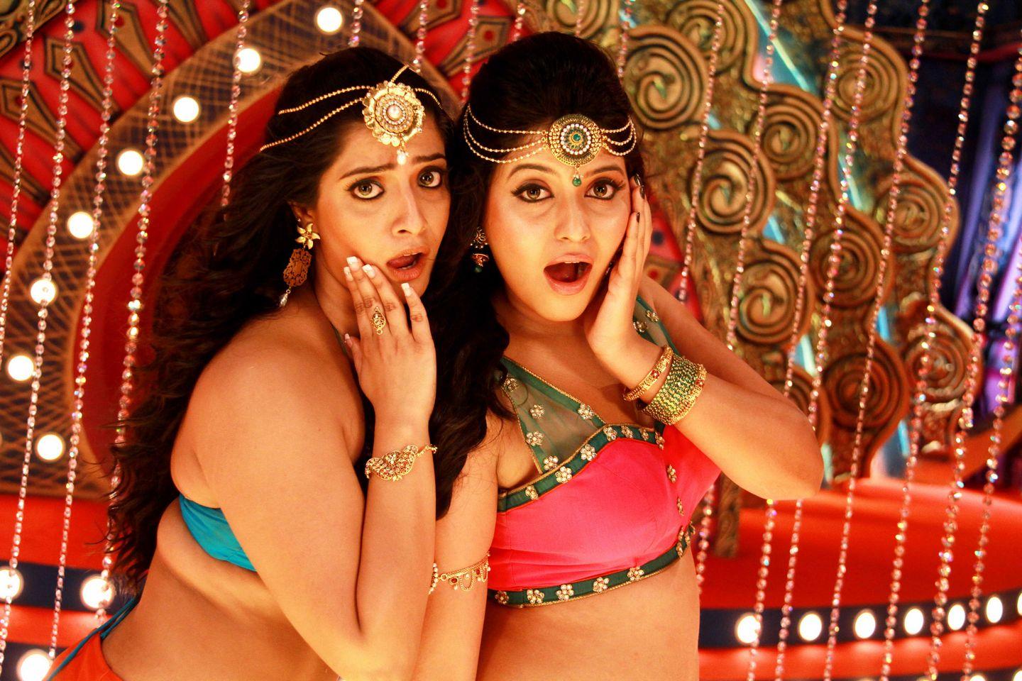 Madha Gaja Raja Movie Latest Wallpapers