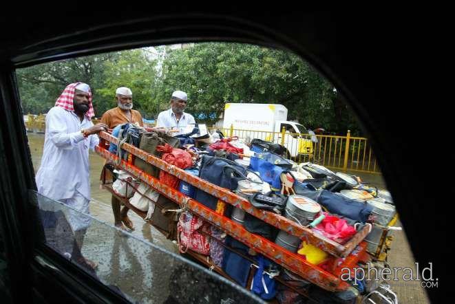 Mumbai Dabbawala Pictures