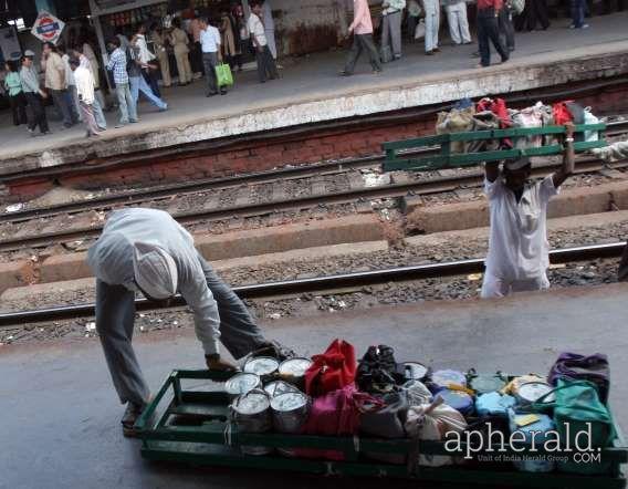 Mumbai Dabbawala Pictures