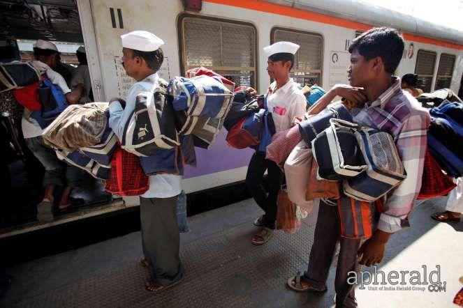 Mumbai Dabbawala Pictures