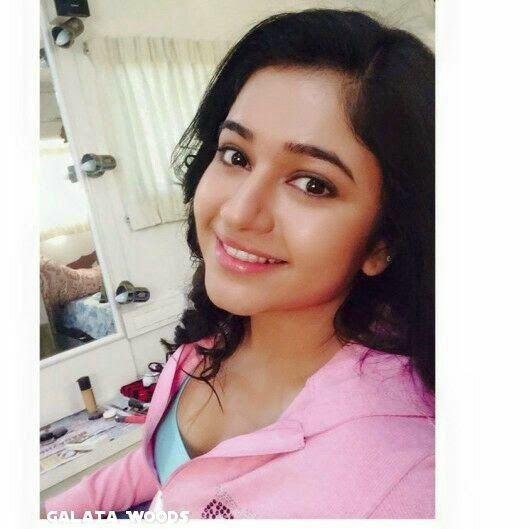 Poonam Bajwa Selfie and Unseen Photos