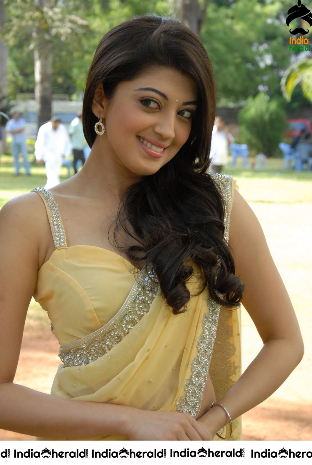 Pranitha Subash Unseen Hot Stills Collection in Saree Set 2