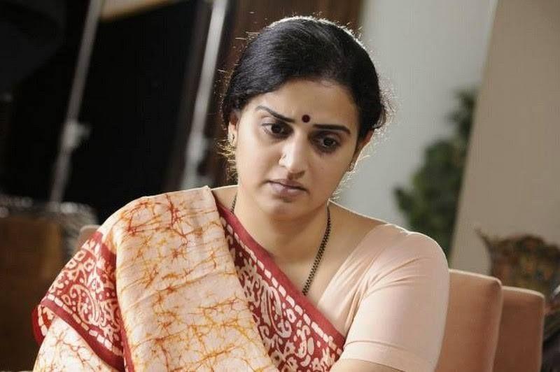 Side Actress Pavithra Lokesh Aunty Photos