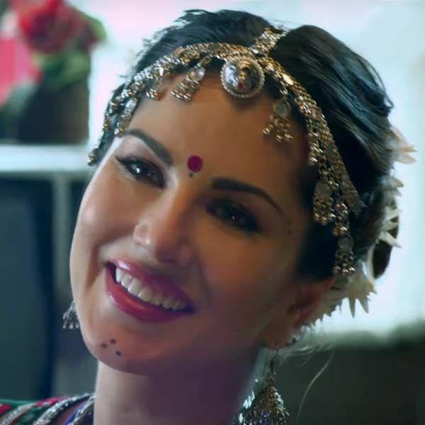 Sunny Leone Anti Smoking Commercial Photos