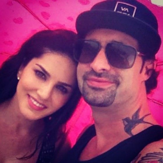 Sunny Leone Cute Dovey Selfies Pics