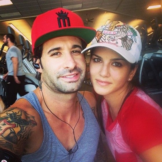 Sunny Leone Cute Dovey Selfies Pics