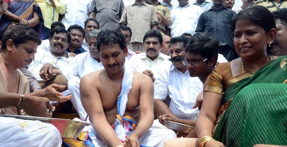 Ys Jagan at Godavari Maha Pushkaram Photos