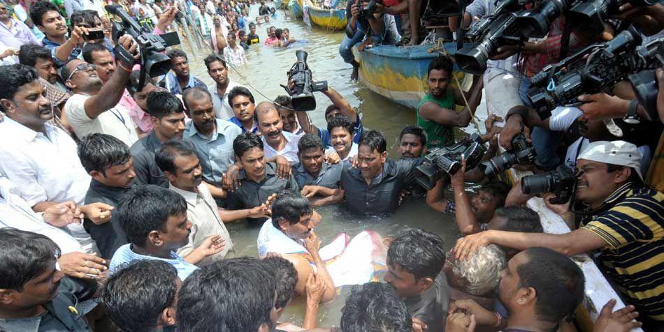 Ys Jagan at Godavari Maha Pushkaram Photos