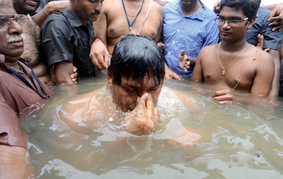 Ys Jagan at Godavari Maha Pushkaram Photos