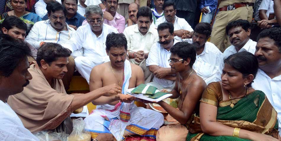 Ys Jagan at Godavari Maha Pushkaram Photos