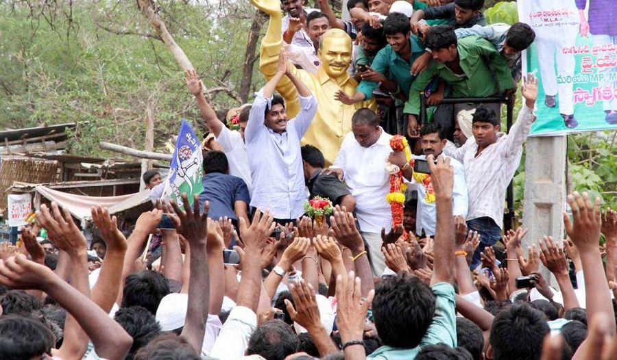 YS Jagan Bus Yatra Photos