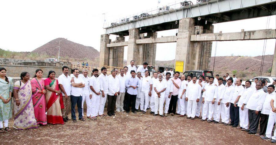 YS Jagan Bus Yatra Photos