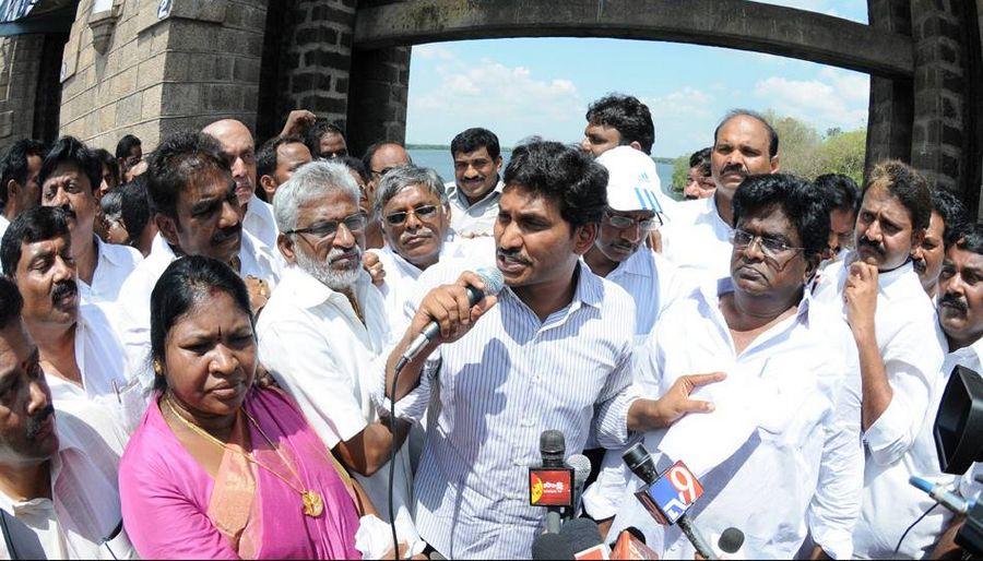 YS Jagan Bus Yatra Photos