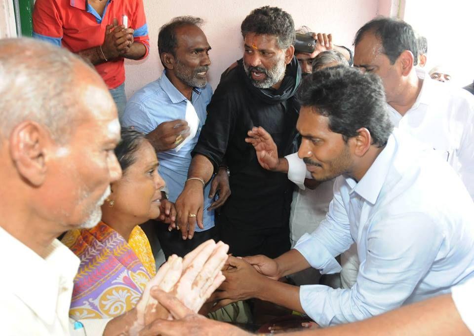 Ys Jagan Met Munikoti Family In Tirupati Photos