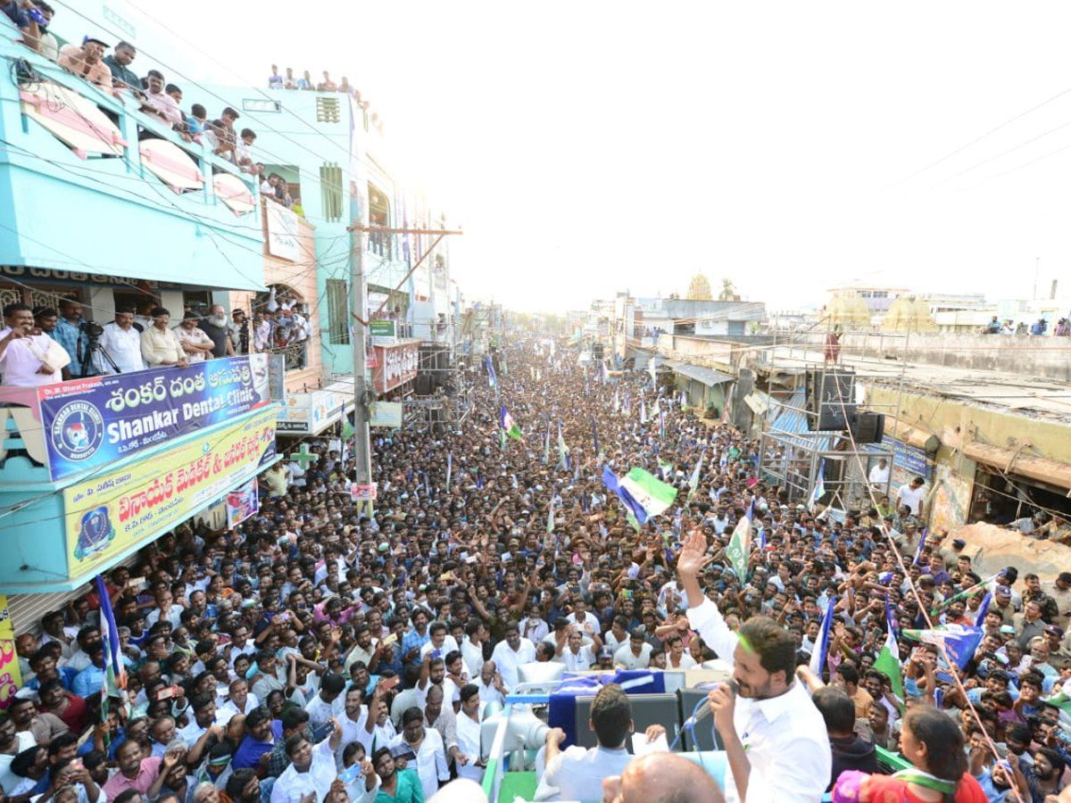 YS Jagan The Mandapet Public Meeting Images 