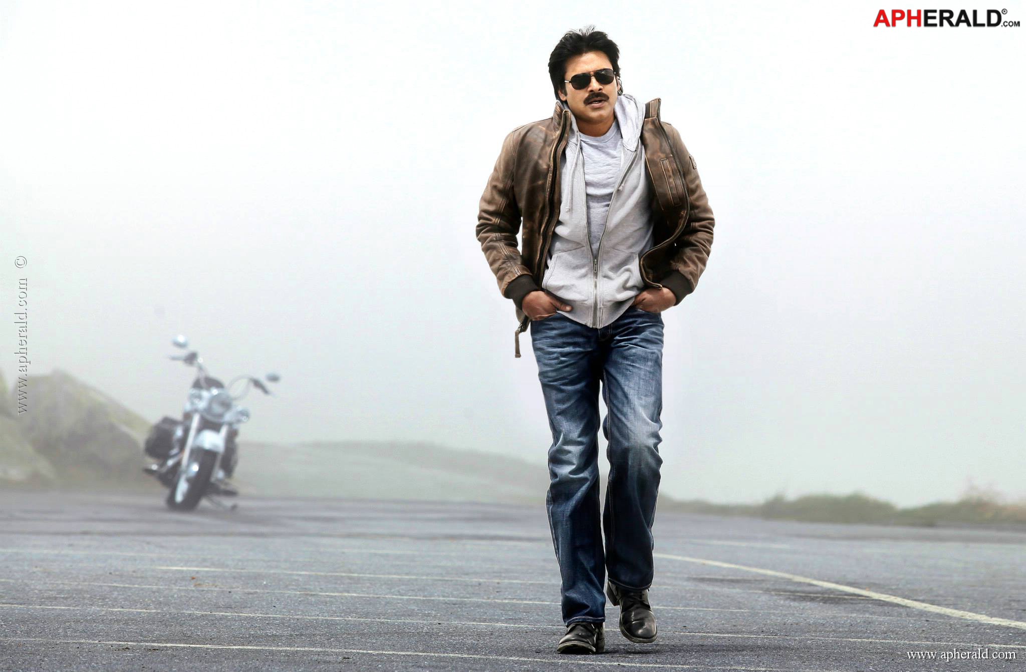 Pawan Rocking Stills in Attarintiki Daredi