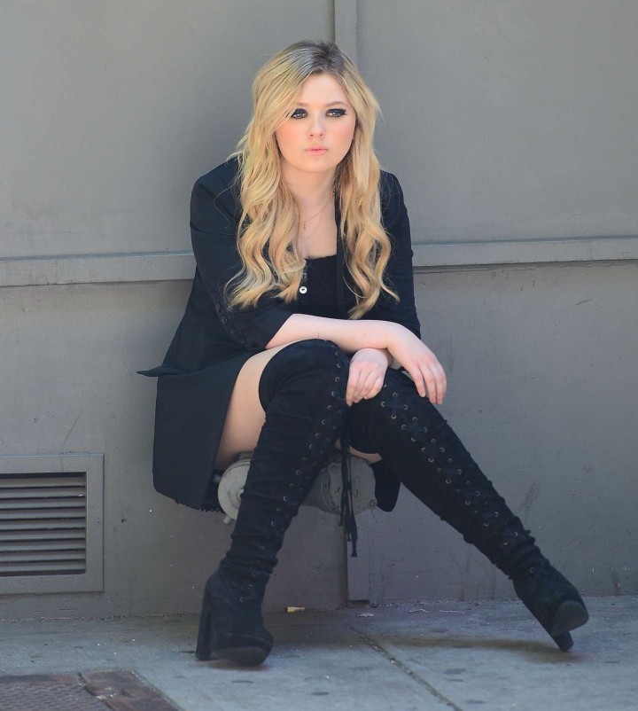 Abigail Breslin Latest Photoshoot