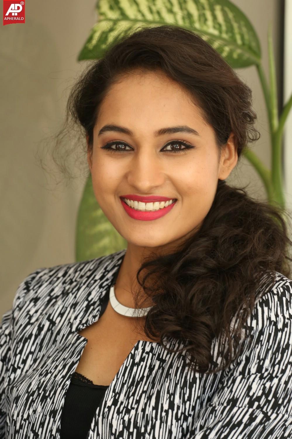 Actress Pooja Photos